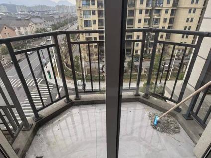 安吉安吉整租 铂金公馆南苑1室1厅/35平/高楼层