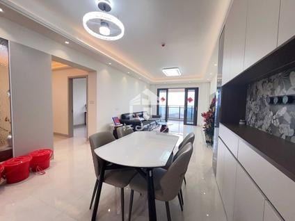 霞山海滨片区整租 御景鸿庭4室2厅/120平/中楼层