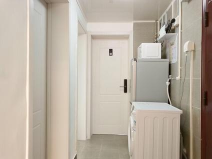 静安大宁合租 中山北路805弄小区3室1厅/18平/中楼层