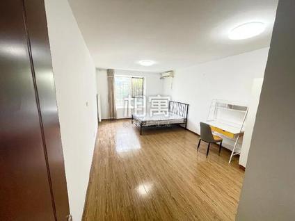 石景山苹果园合租 金顶北街59号院4室1厅/33平/低楼层