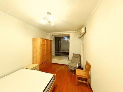 西城官园整租 官苑8号1室1厅/63平/低楼层