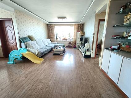 黄岛辛安整租 鲁泽观天下3室2厅/143平/顶层