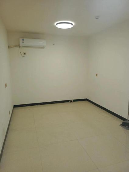 卫滨新乡站整租 东方国际2室1厅/70平/中楼层