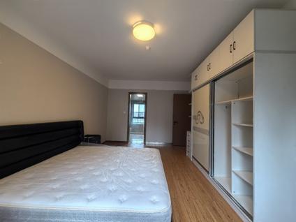 秀英紫园整租 城投长信上东城4室2厅/152平/中楼层