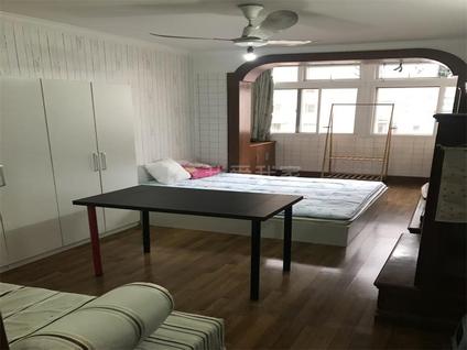 长宁新华路整租 东镇小区2室1厅/67平/中楼层