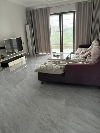 遂溪遂溪整租 御景公园里4室2厅/143平/中楼层