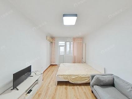 东城东四整租 美术馆后街1室1厅/50平/中楼层