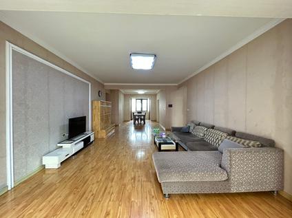 荆州区荆州整租 万达华府4室2厅/154平/低楼层