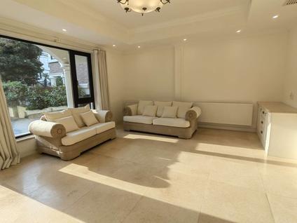 长宁西郊整租 御墅花园5室2厅/287平/低楼层