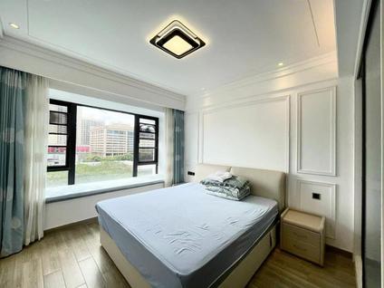 吉阳吉阳区整租 半山香榭4室2厅/117平/低楼层