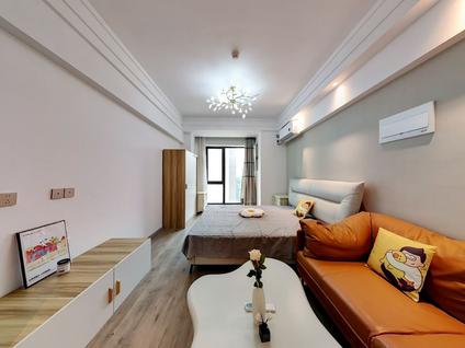 雁塔白杨寨整租 融创天朗融公馆1室1厅/40平/中楼层