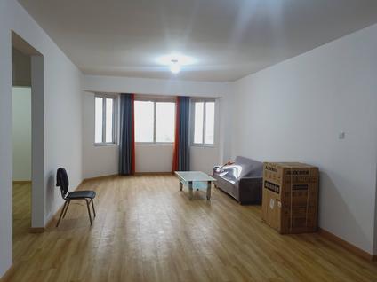 新站职教城整租 圣联梦溪小镇4室2厅/131平/中楼层