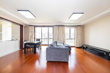 朝阳朝阳公园东整租 国兴观湖国际3室2厅/173平/中楼层