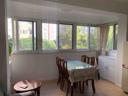 静安曹家渡整租 沪中新苑1室1厅/68平/低楼层