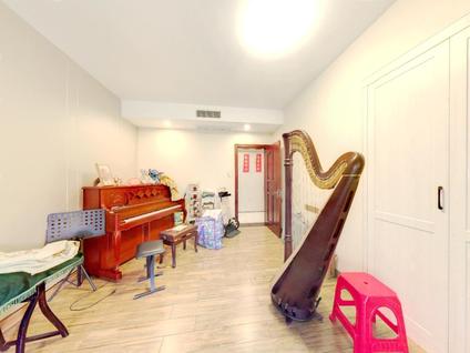 顺德大良东区整租 美的广场(擎峰)5室2厅/312平/低楼层