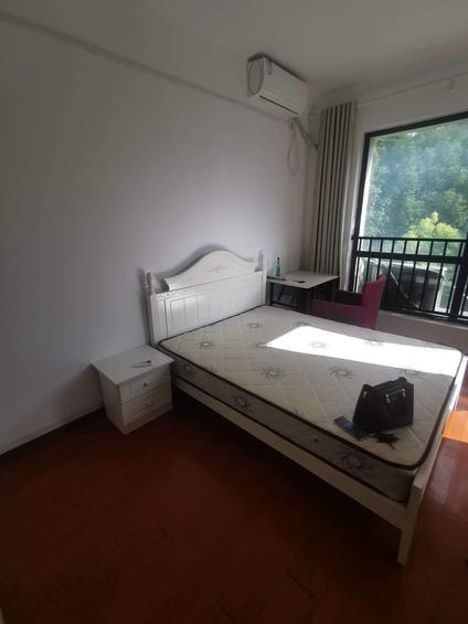 嘉定黄渡合租 莱英北郡1室0厅/130平/中楼层