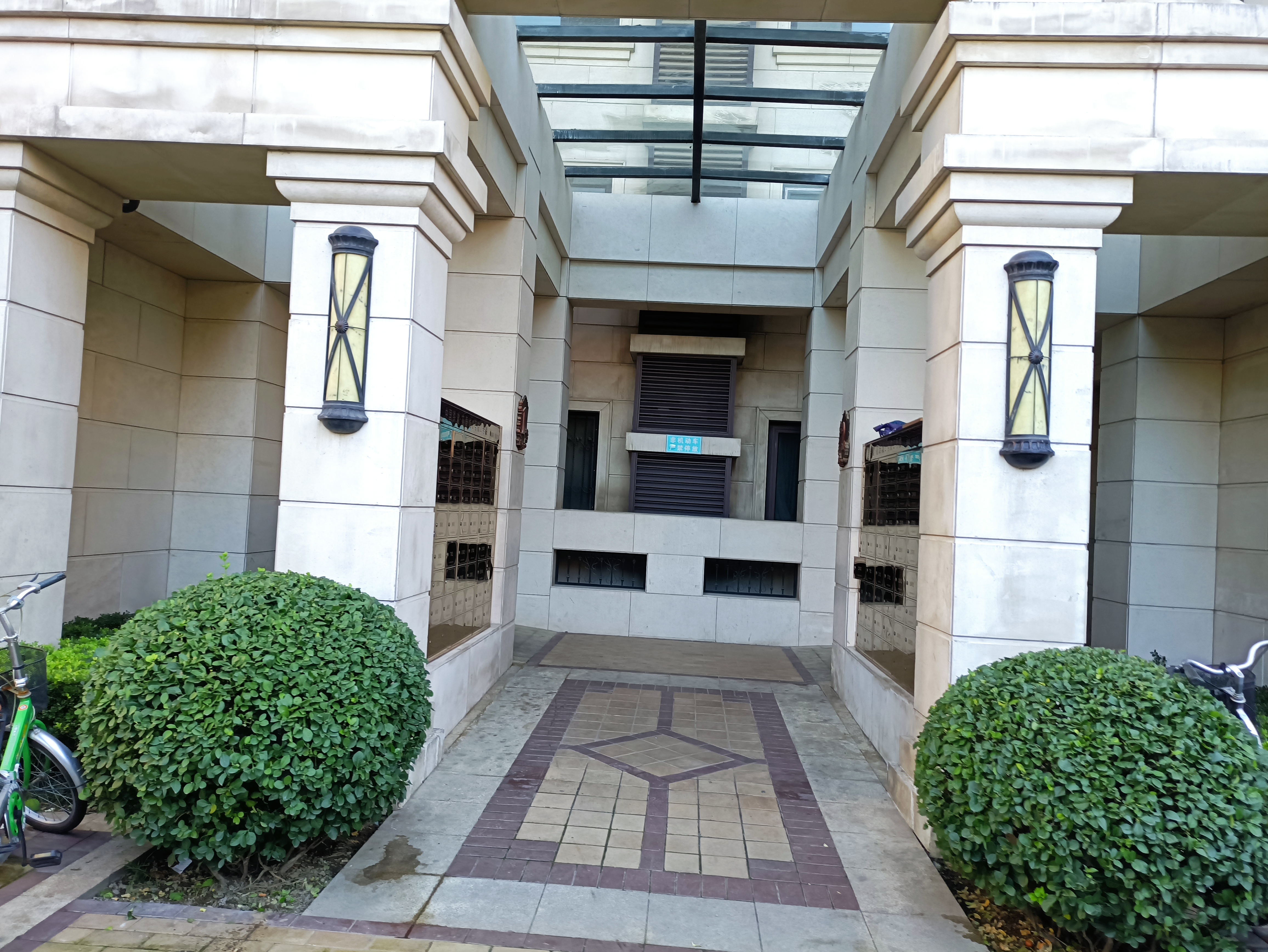 小区环境优美,意大利托斯卡纳花园建筑设计风格,建设外墙使用的设计