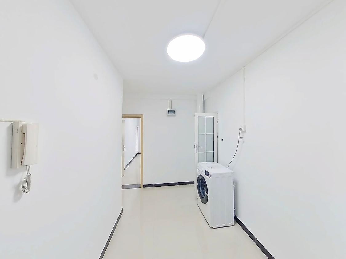 合租·裕中西里