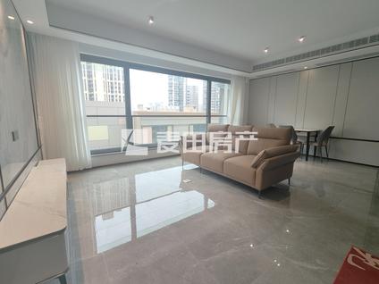 湖里五缘湾南区整租 建发五缘橖月4室2厅/126平/低楼层