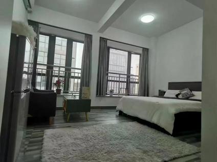 罗湖蔡屋围整租 华通宿舍1室1厅/44平/低楼层