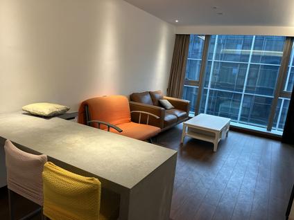 闵行华漕整租 中骏广场2室1厅/80平/中楼层