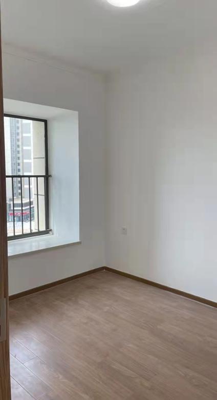 江城江城整租 城际空间站3室2厅/105平/低楼层