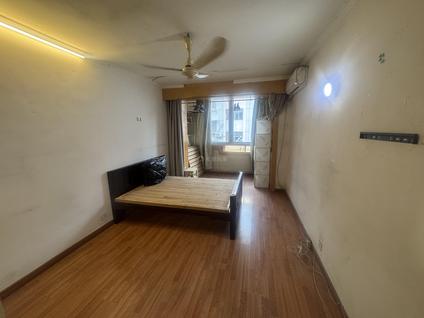 黄浦蓬莱公园整租 海潮新村1室1厅/40平/中楼层