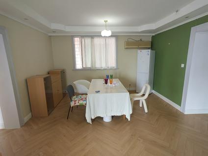 静安曹家渡整租 三和花园2室2厅/105平/中楼层