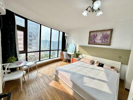 朝阳惠新西街合租 罗马花园3室1厅/140平/中楼层