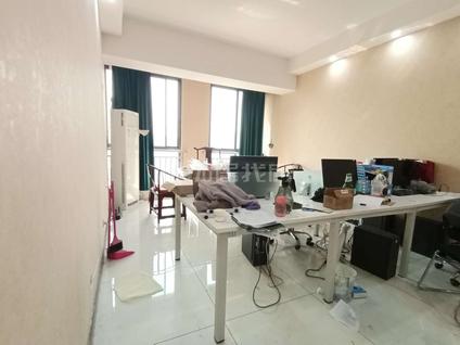 临渭临渭整租 华盛公寓2室1厅/108平/中楼层