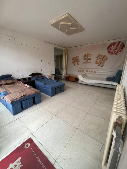 黄岛辛安整租 临港花园3室2厅/119平/底层