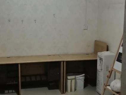 华龙华龙整租 纺织小区1室1厅/50平/中楼层