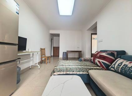 渝中李子坝整租 嘉韵山水城2室2厅/68平/低楼层