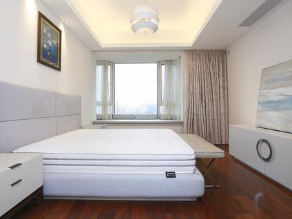 杨浦新江湾城整租 尚浦名邸3室1厅/193平/低楼层