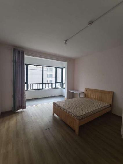 历下解放东路整租 绿地IFC中央公馆B10地块4室2厅/130平/低楼层