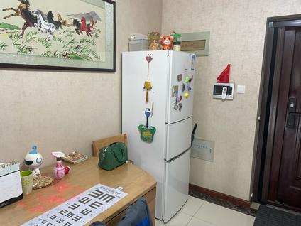 海陵城东整租 美好易居城2室2厅/97平/高楼层