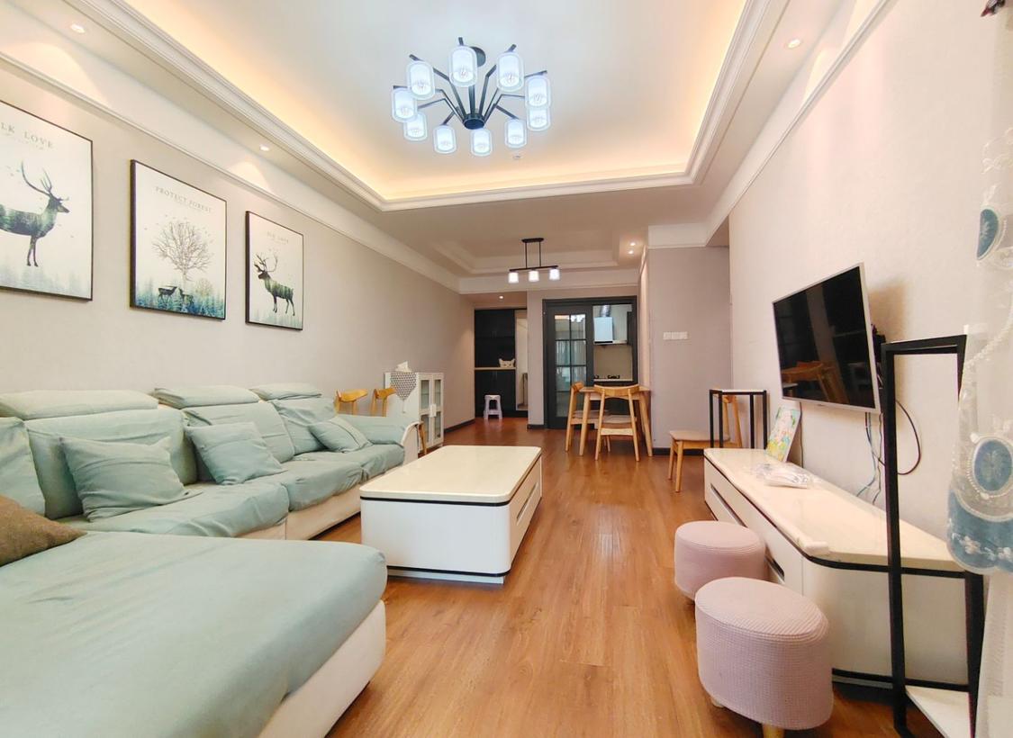 整租·融创凡尔赛(领馆四期)