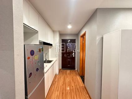 滨江彩虹城整租 滨江宝龙城市广场1室1厅/47平/中楼层