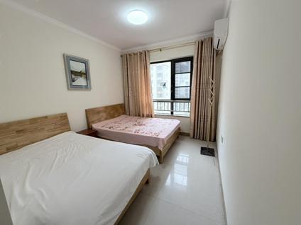 银海银海整租 圣景龙湾4室2厅/89平/中楼层