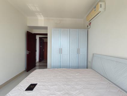 银海银海整租 圣景龙湾2室2厅/84平/顶层