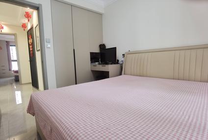 南岗泰山整租 华鸿金色纽约2室1厅/112平/低楼层