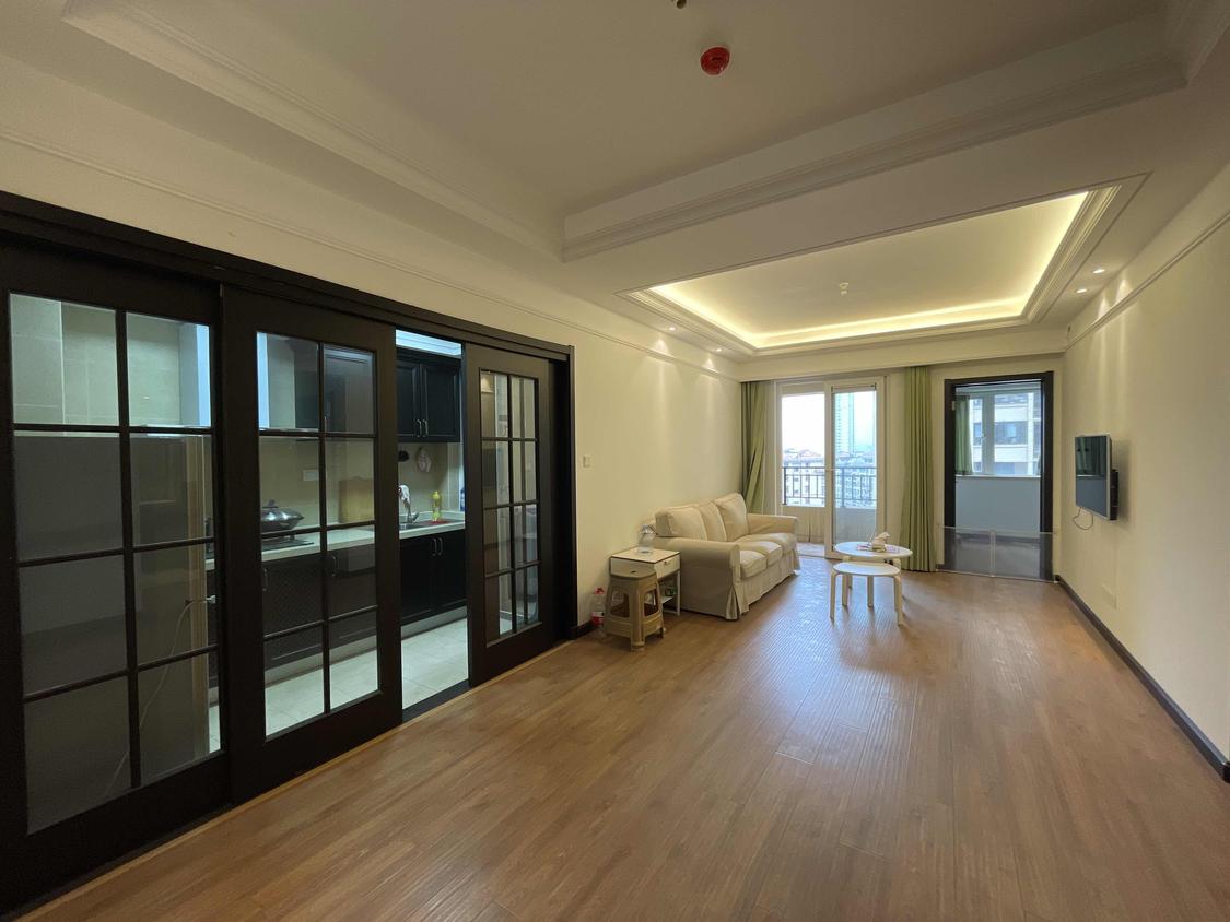 整租·融创凡尔赛(领馆四期)