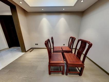 万柏林千峰南路整租 学府壹号院4室2厅/185平/中楼层