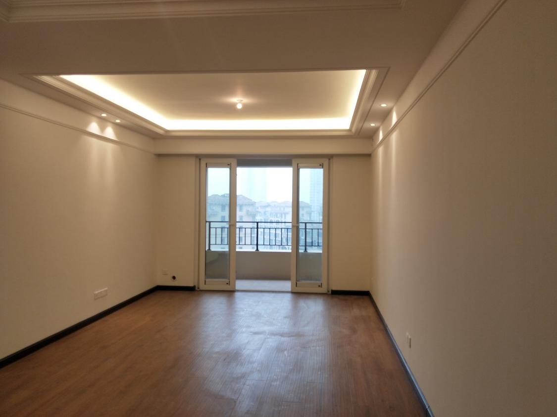 整租·融创凡尔赛(领馆四期)