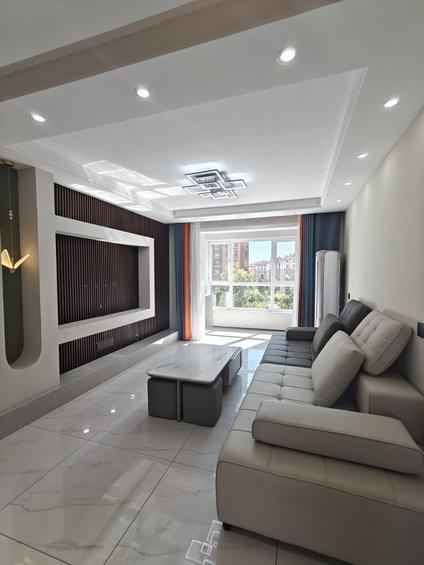 北京凤凰小区(凤凰湖D区二期)2室2厅95平低楼层/共27层