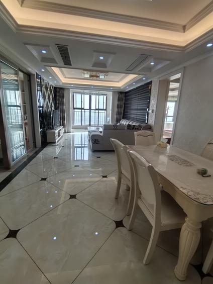 北京双汇国际4室2厅140平中楼层/共33层