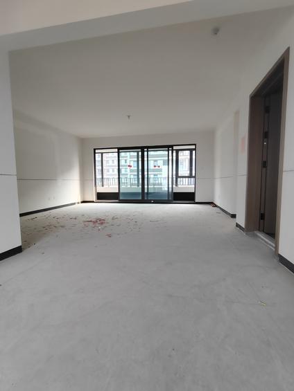 北京亚龙湾花园4室2厅180平中楼层/共7层